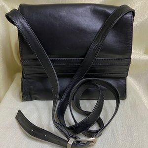💖Classy Kennth Cole Handbag, Soft Grade A black leather. 10 W X 9 H X 3 D. /H41
